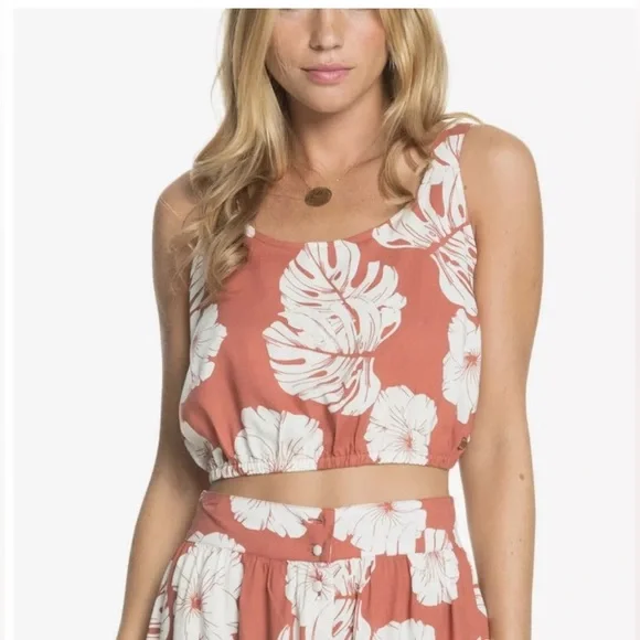 🌟 NEW 🌟 ROXY Women's Silver Glow Printed Top- Size Medium - Picture 1 of 4